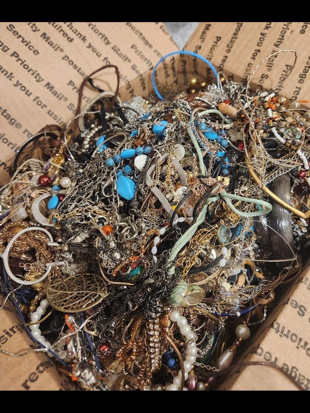 2 Pounds Mixed Women’s Fashion Jewelry Lot in Turquoise, Gold, Black & Cream